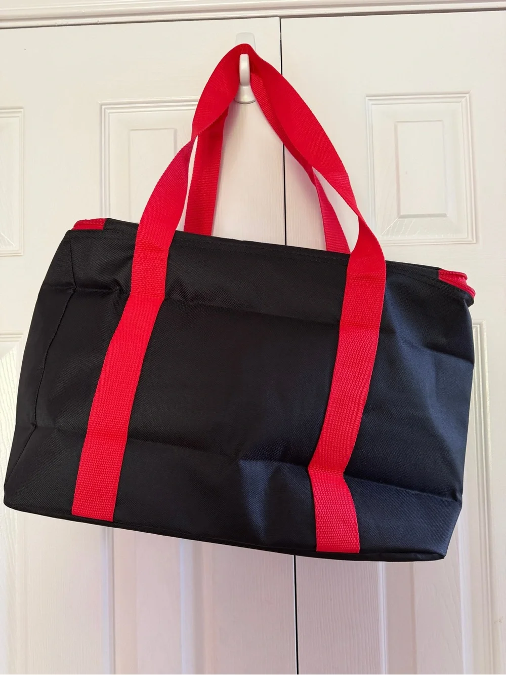 New Trader Joe’s Limited Large Reusable Insulated Bag Black & Red Tote 8 Gallons